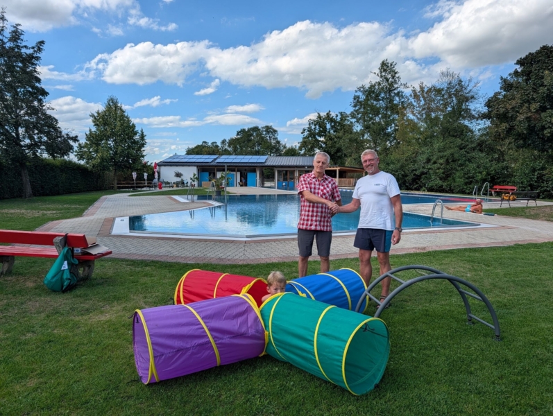 uebergabe-spielgeraete-freibad-s